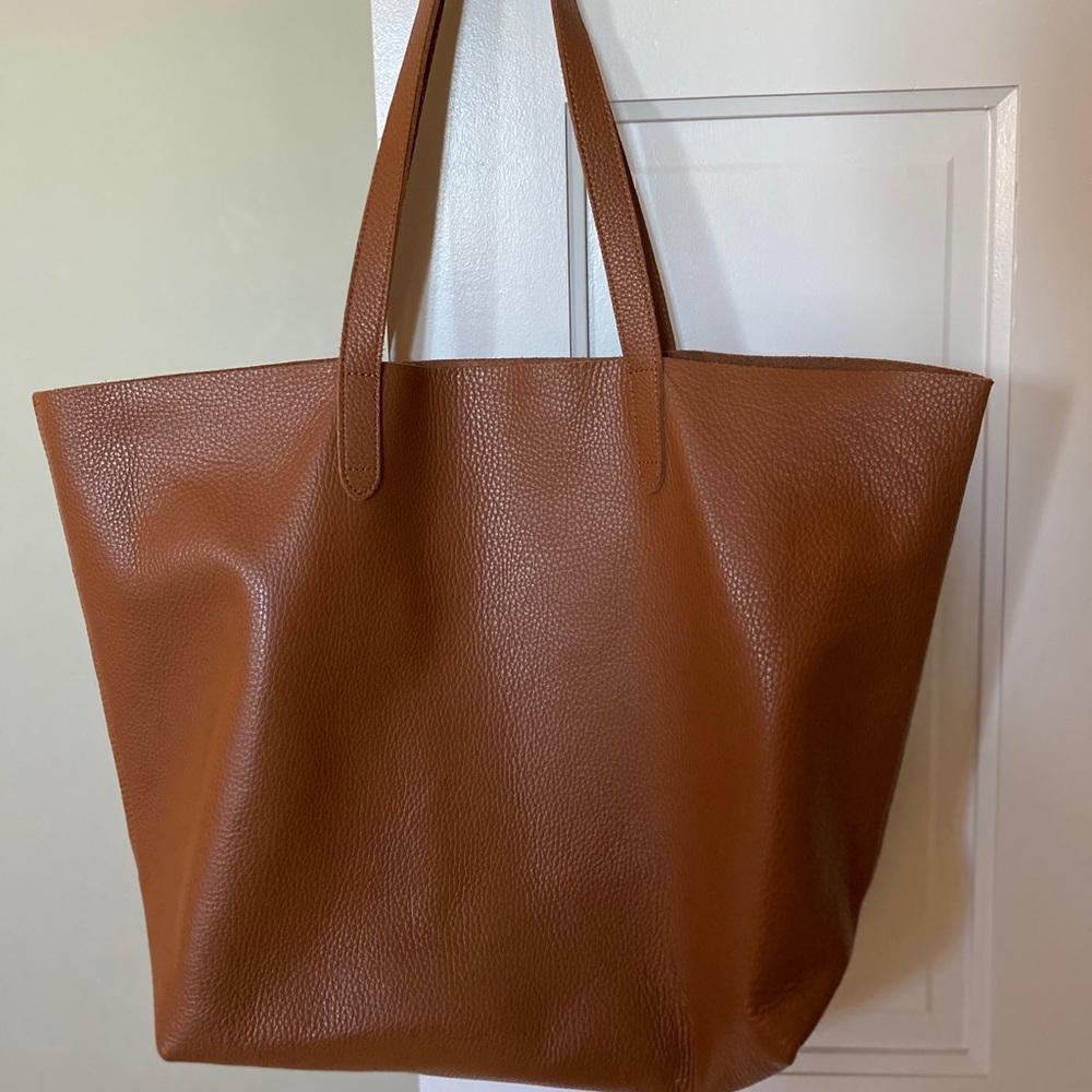 Cuyana Classic Leather Tote in Caramel